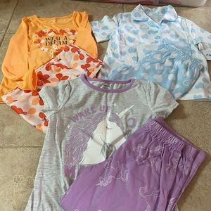Carter’s girls size 5 pajamas